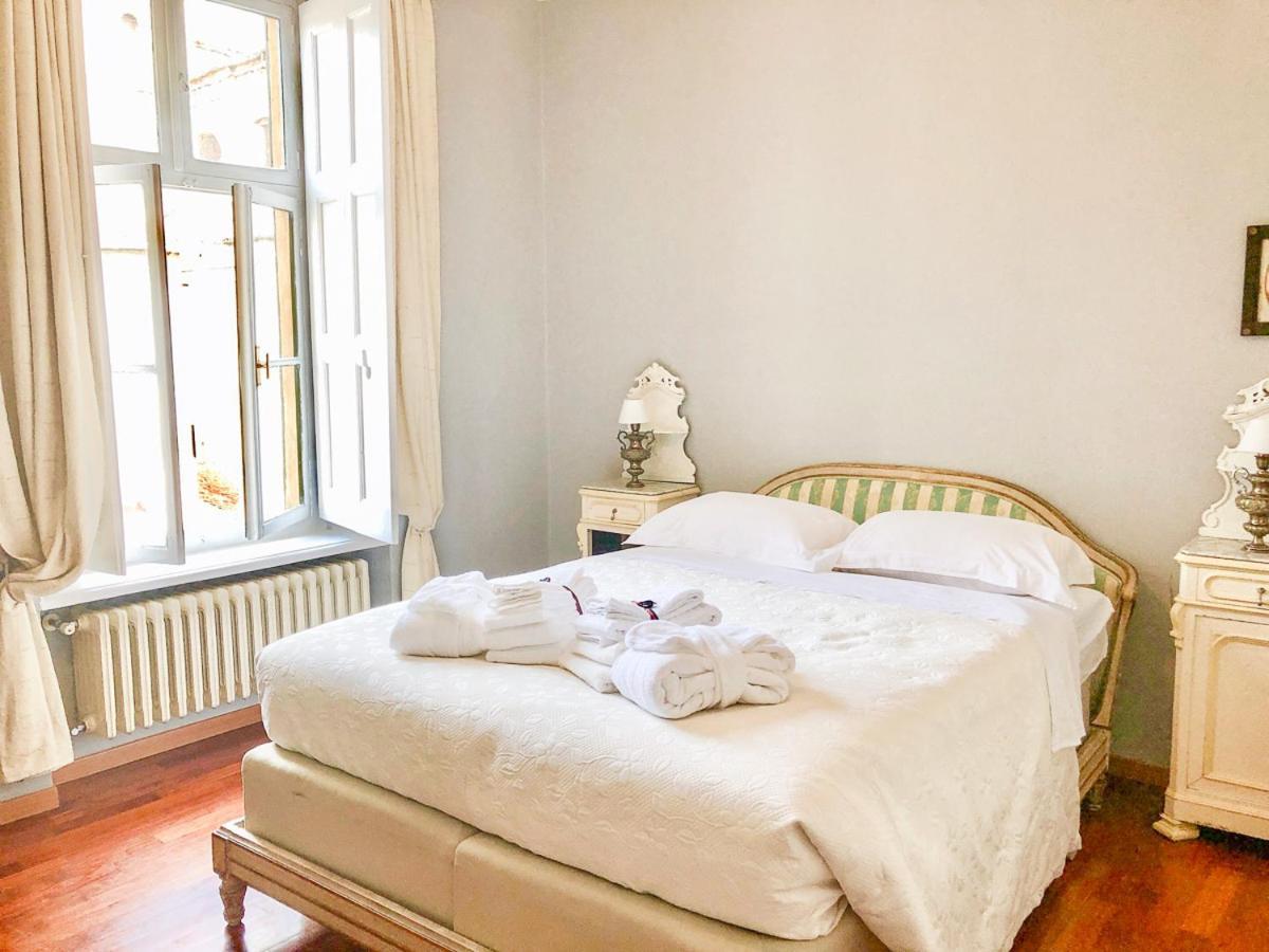 Bed and Breakfast Palazzo Sismonda Корнеліано-д'Альба Номер фото