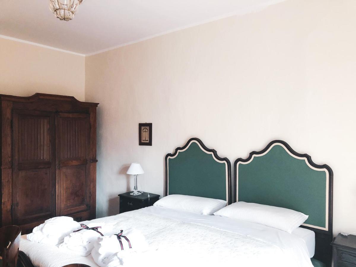 Bed and Breakfast Palazzo Sismonda Корнеліано-д'Альба Номер фото