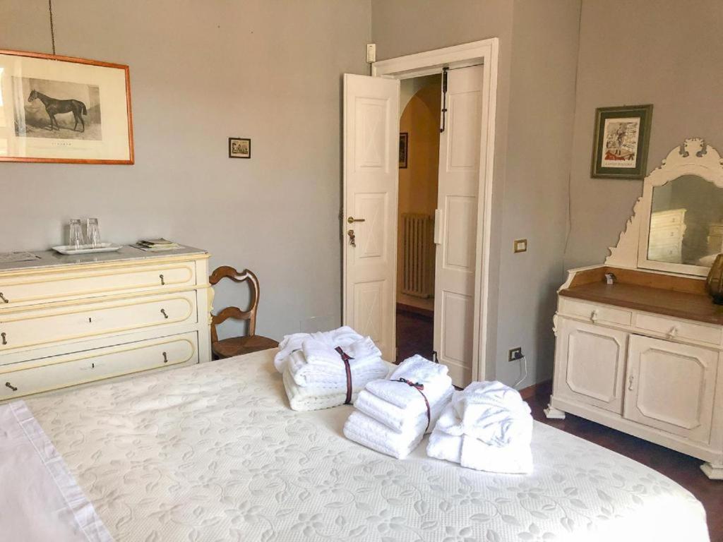 Bed and Breakfast Palazzo Sismonda Корнеліано-д'Альба Екстер'єр фото