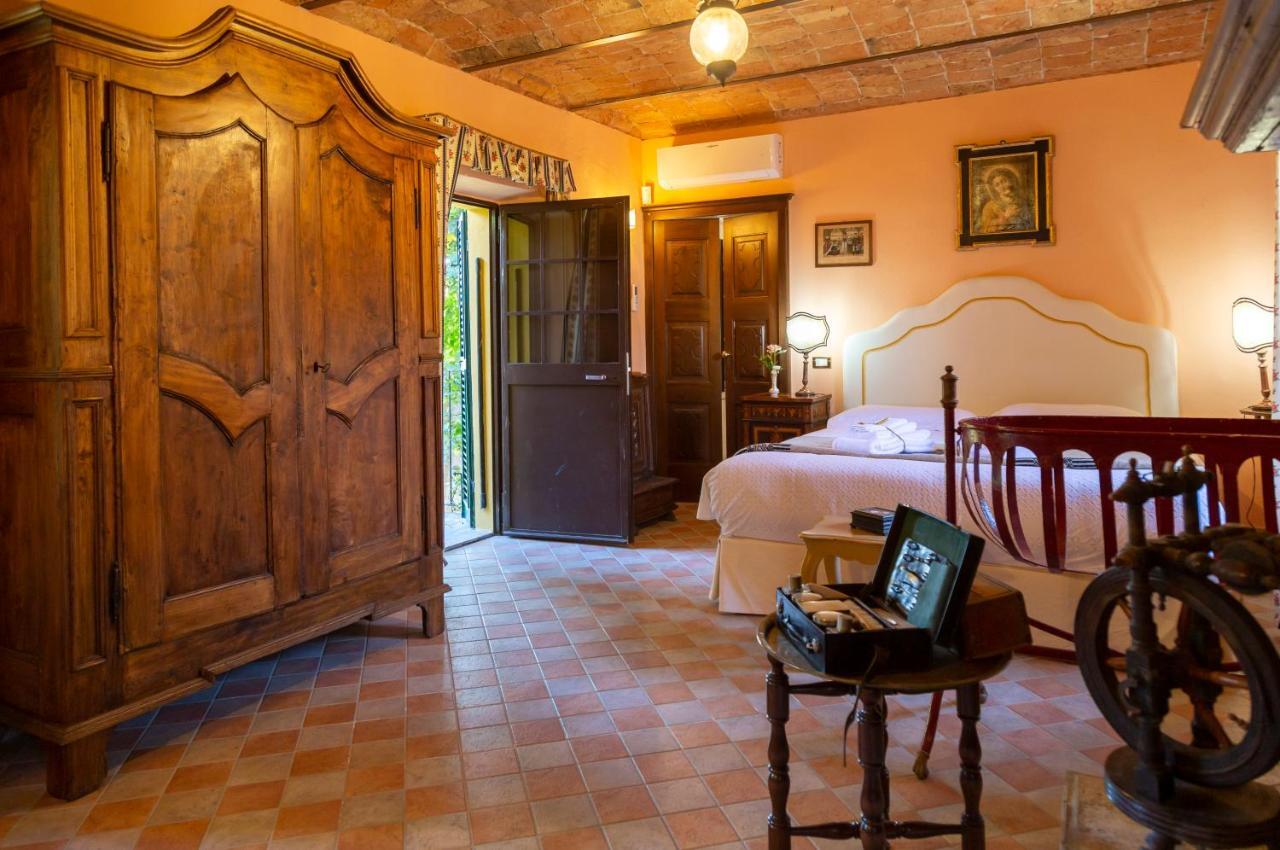 Bed and Breakfast Palazzo Sismonda Корнеліано-д'Альба Екстер'єр фото