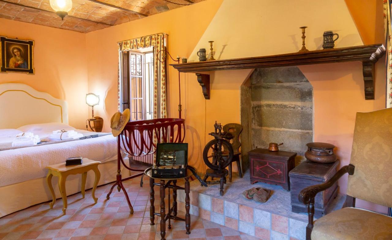 Bed and Breakfast Palazzo Sismonda Корнеліано-д'Альба Екстер'єр фото