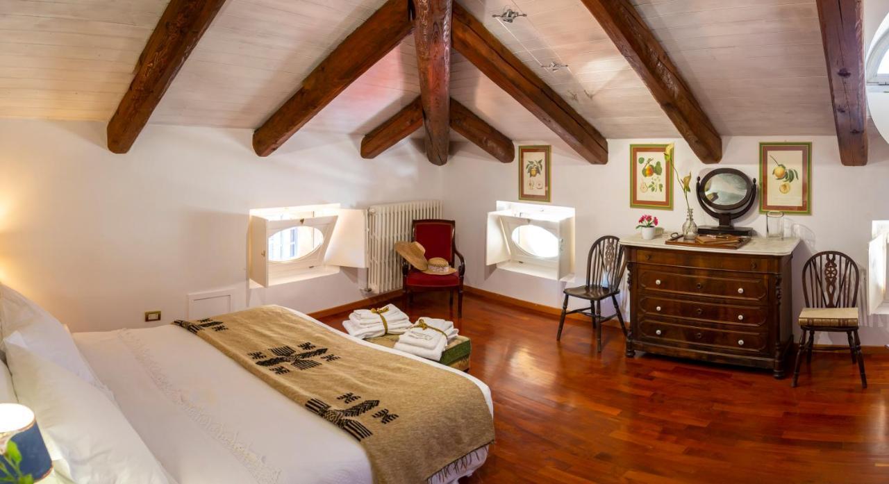Bed and Breakfast Palazzo Sismonda Корнеліано-д'Альба Екстер'єр фото