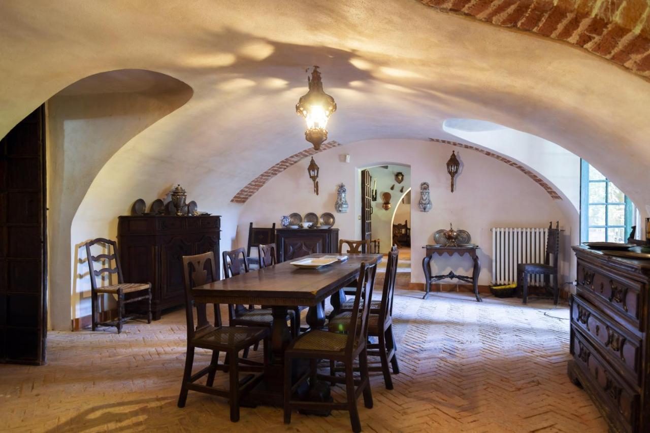 Bed and Breakfast Palazzo Sismonda Корнеліано-д'Альба Екстер'єр фото